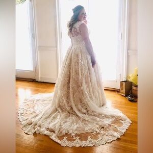 Oleg Cassini Wedding gown size 16